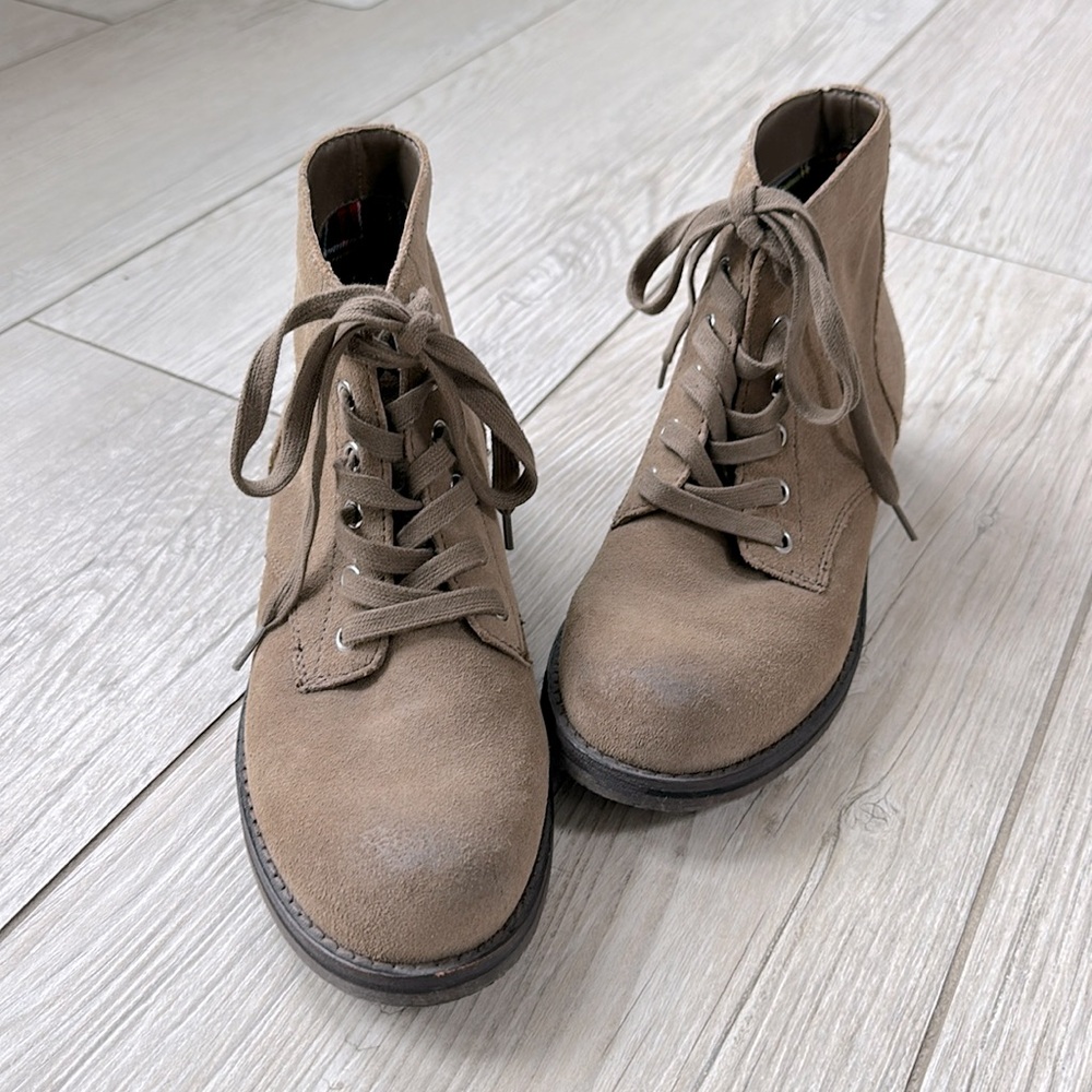 Sam Edelman tan suede ankle boots.